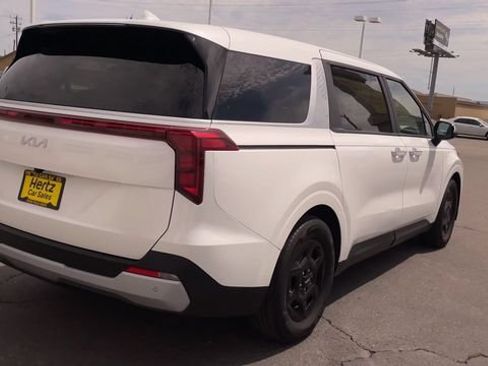 Used 2026 Kia Carnival FWD image 9