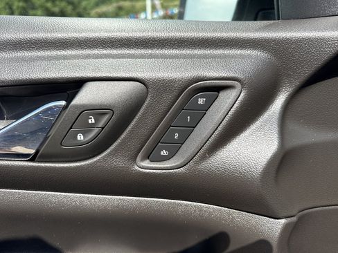 Used 2023 GMC Acadia SLT w/ Preferred Package AWD/4WD image 13
