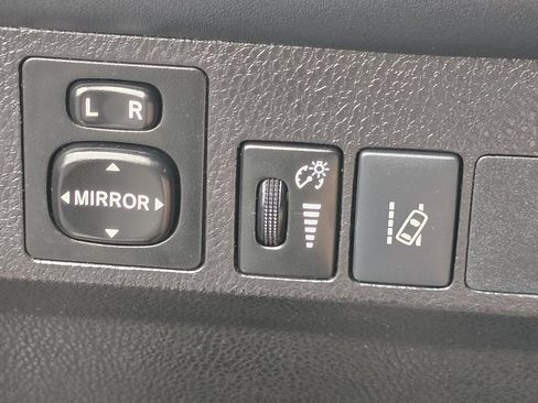 Used 2018 Toyota RAV4 SE w/ Advanced Technology Package AWD/4WD image 29