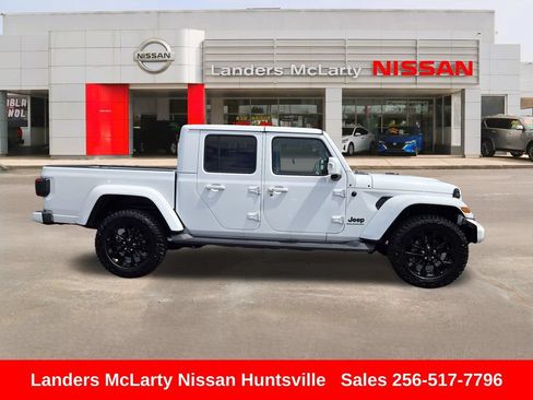Used 2023 Jeep Gladiator Overland AWD/4WD image 2