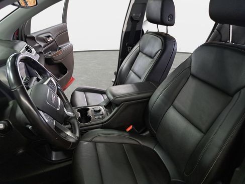 Used 2022 GMC Acadia SLT w/ Elevation Edition image 18