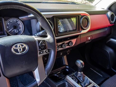 Used 2016 Toyota Tacoma SR5 image 11