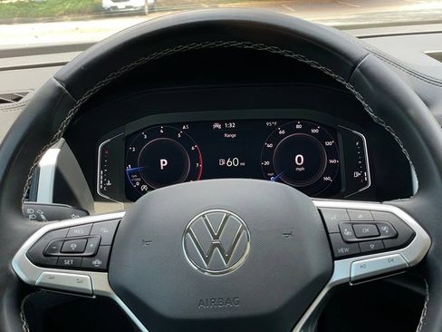 Used 2023 Volkswagen Atlas SE w/ Panoramic Sunroof Package FWD image 12
