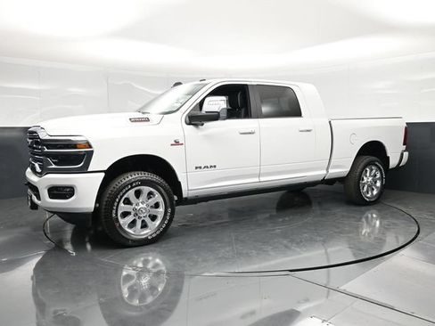 New 2026 RAM 2500 Laramie AWD/4WD image 7