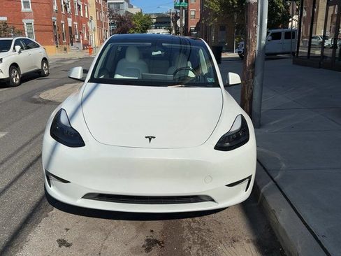 Used 2023 Tesla Model Y Performance AWD/4WD image 3