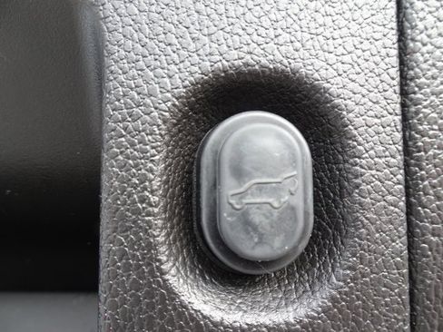 Used 2017 Cadillac Escalade Premium Luxury image 36