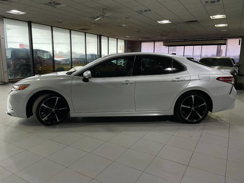 Used 2020 Toyota Camry XSE image 4