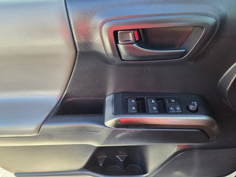 Used 2021 Toyota Tacoma SR5 RWD image 20
