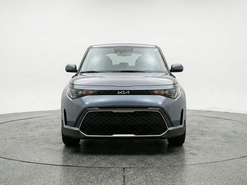 Used 2025 Kia Soul LX w/ LX Technology Package FWD image 2