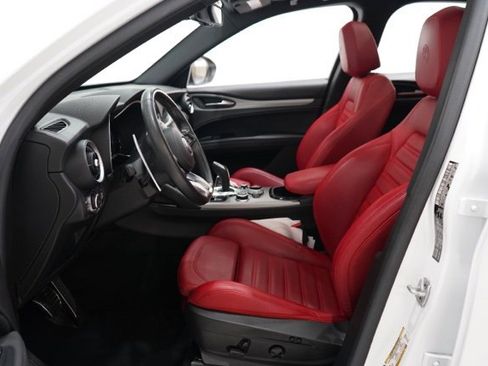Used 2024 Alfa Romeo Stelvio Veloce image 14