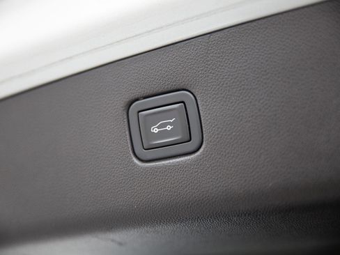 Used 2020 Chevrolet Blazer LT image 25