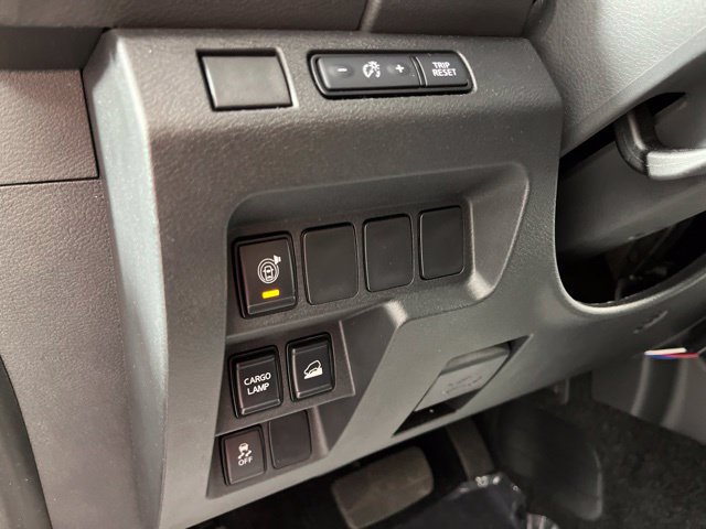 Used 2025 Nissan Frontier SV AWD/4WD image 32