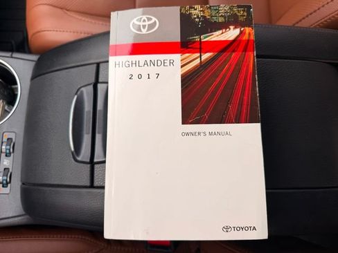 Used 2017 Toyota Highlander Limited Platinum AWD/4WD image 24