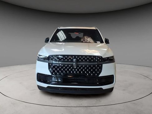 New 2027 Lincoln Navigator Black Label AWD/4WD image 2