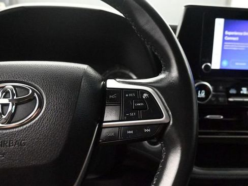 Used 2024 Toyota Highlander LE image 18