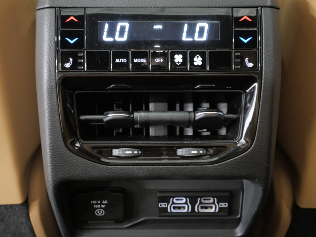 Used 2023 Jeep Grand Cherokee Summit w/ High Altitude Package AWD/4WD image 28