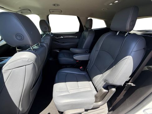 Used 2018 Buick Enclave Essence FWD image 16