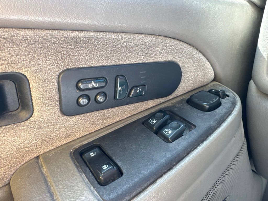 Used 2003 Chevrolet Silverado 2500 LT AWD/4WD image 12
