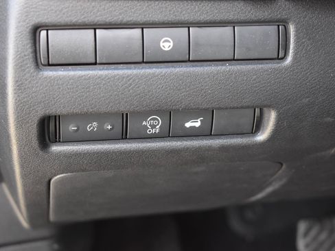 Used 2025 Nissan Rogue SV image 25