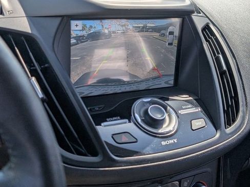 Used 2018 Ford Escape Titanium image 25