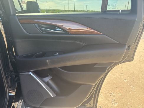 Used 2019 Cadillac Escalade Premium Luxury AWD/4WD image 31