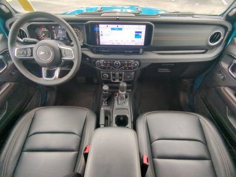 Used 2024 Jeep Wrangler Unlimited Sahara w/ Technology Group AWD/4WD image 17