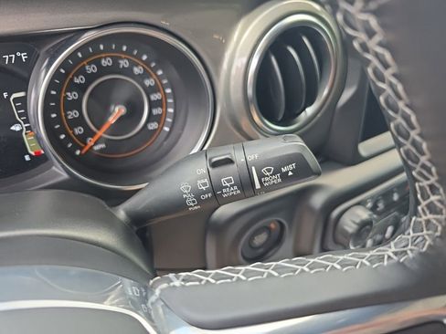 Used 2021 Jeep Wrangler Unlimited Sahara w/ Uconnect 4C Nav & Sound Group AWD/4WD image 13