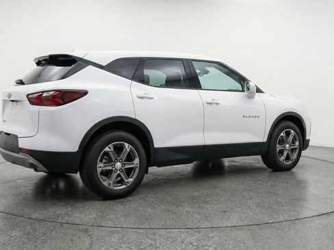 Used 2025 Chevrolet Blazer LT image 9