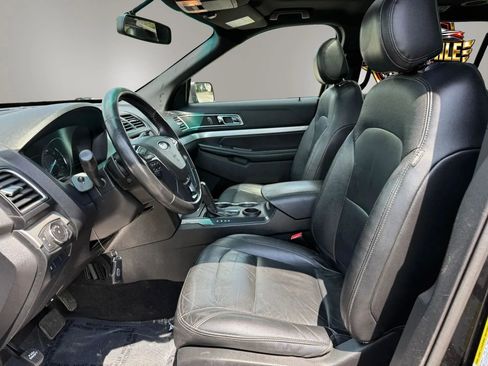 Used 2016 Ford Explorer XLT w/ Equipment Group 202A FWD image 2