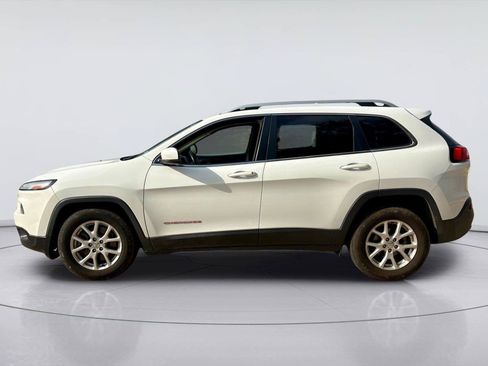 Used 2017 Jeep Cherokee Latitude w/ Safety/Convenience Group FWD image 6