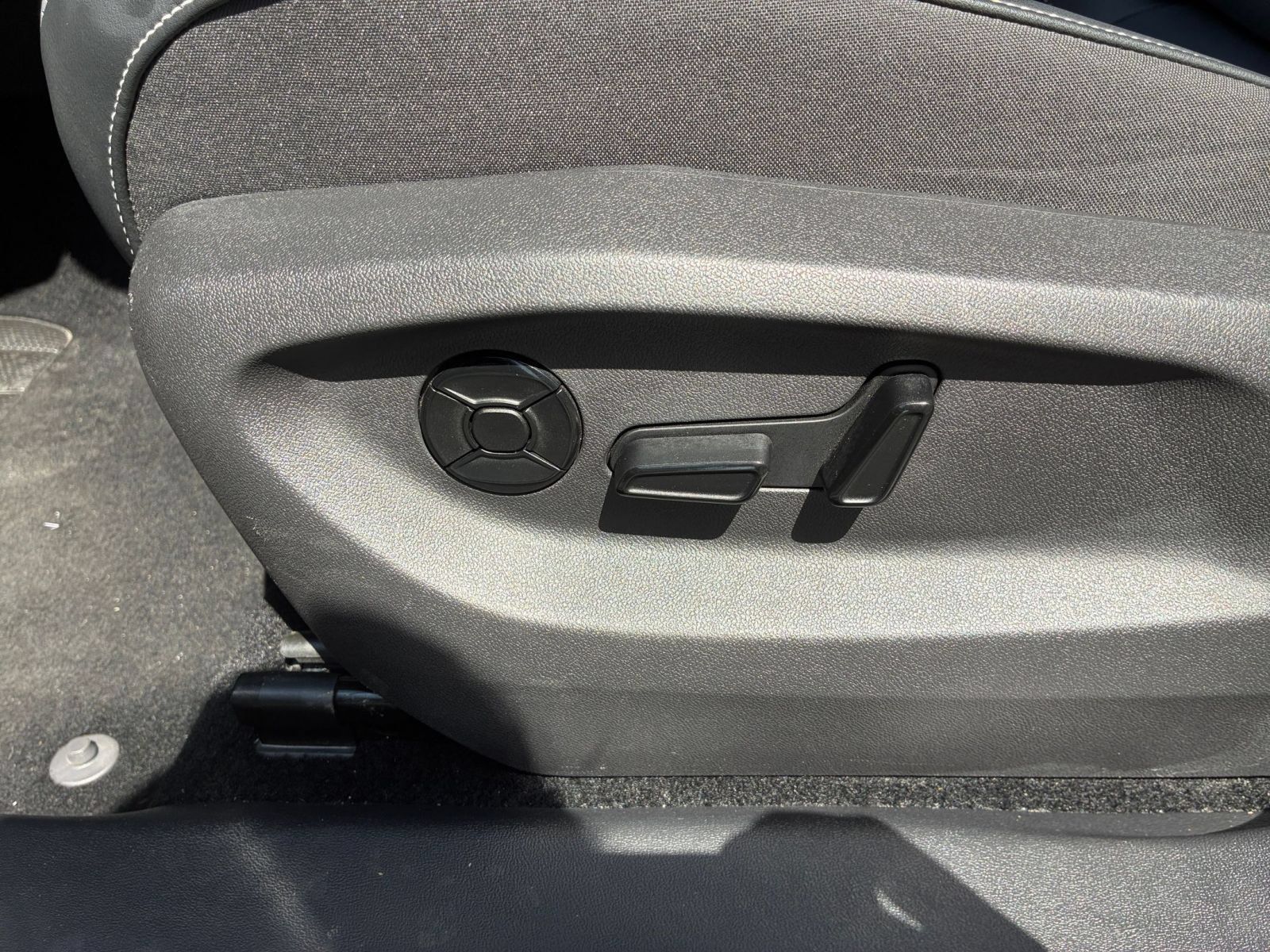 Used 2026 Volkswagen Tiguan SE FWD image 21