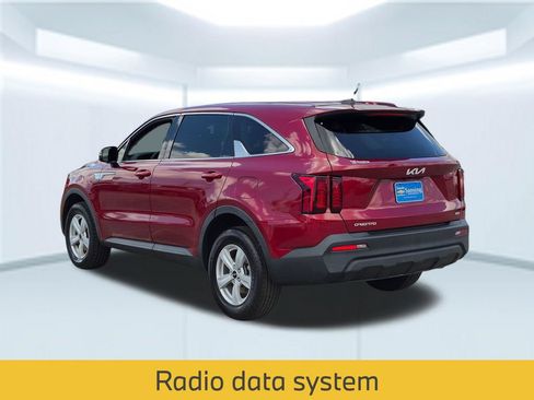 Used 2023 Kia Sorento LX AWD/4WD image 4