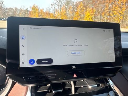 Used 2024 Toyota Venza Limited image 33