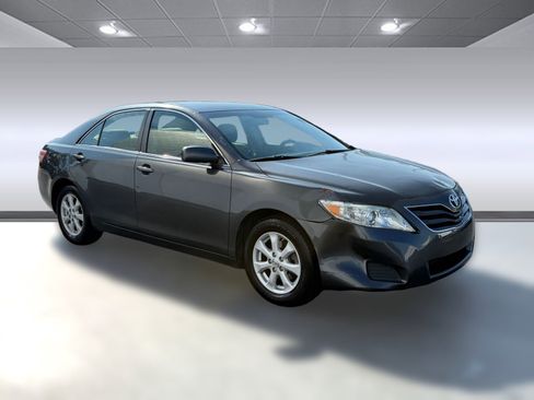 Used 2011 Toyota Camry LE w/ LE Extra-Value Pkg image 6