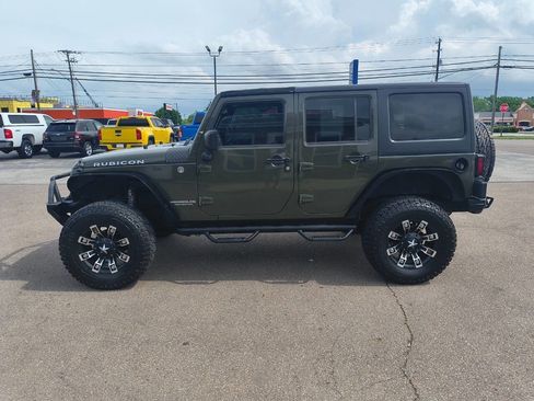 Used 2015 Jeep Wrangler Unlimited Rubicon w/ Connectivity Group AWD/4WD image 29