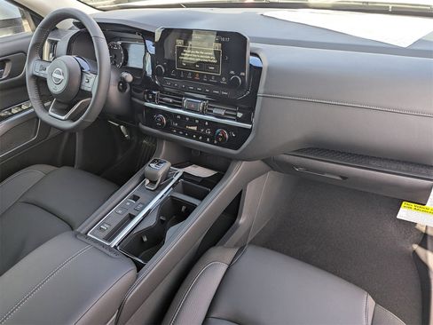 New 2025 Nissan Pathfinder SL image 29