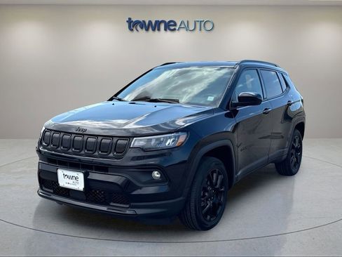 Used 2022 Jeep Compass Latitude w/ Convenience Group AWD/4WD image 1