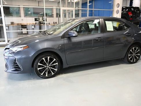 Used 2017 Toyota Corolla SE w/ SE Premium Package FWD image 7