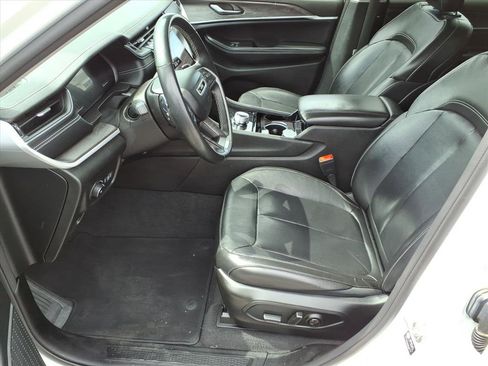 Used 2022 Jeep Grand Cherokee L Limited AWD/4WD image 11