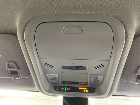 Used 2021 Chevrolet Equinox Premier w/ Redline Edition image 39