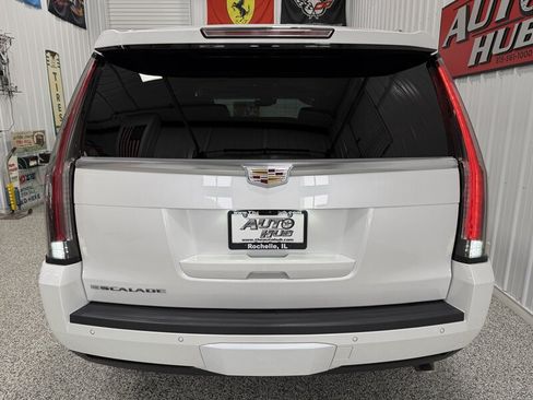 Used 2017 Cadillac Escalade Premium Luxury w/ LPO, Radiant Package AWD/4WD image 23