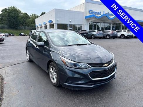 Used 2017 Chevrolet Cruze LT w/ Convenience Package FWD image 1
