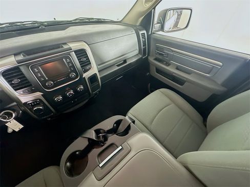 Used 2020 RAM 1500 Classic SLT image 11