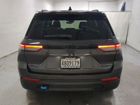 Used 2022 Jeep Grand Cherokee Trailhawk AWD/4WD image 5