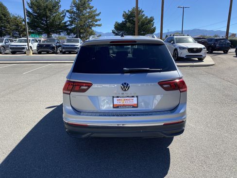 Used 2023 Volkswagen Tiguan SE w/ Panoramic Sunroof Package FWD image 43