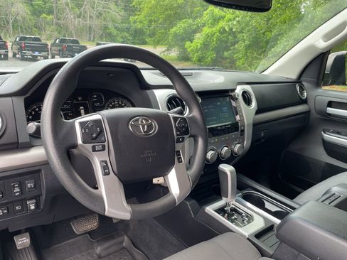 Used 2021 Toyota Tundra SR5 w/ SR5 Upgrade Package AWD/4WD image 22