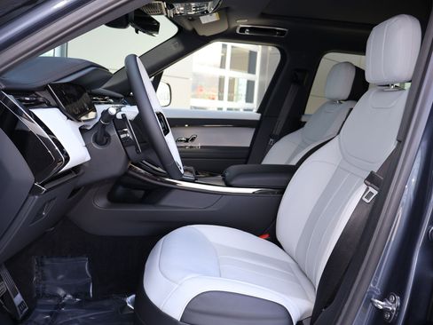 New 2026 Land Rover Range Rover Sport Dynamic SE AWD/4WD image 17