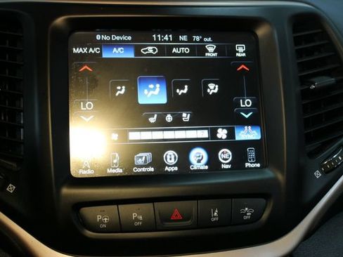 Used 2018 Jeep Cherokee Limited w/ Luxury Group AWD/4WD image 24