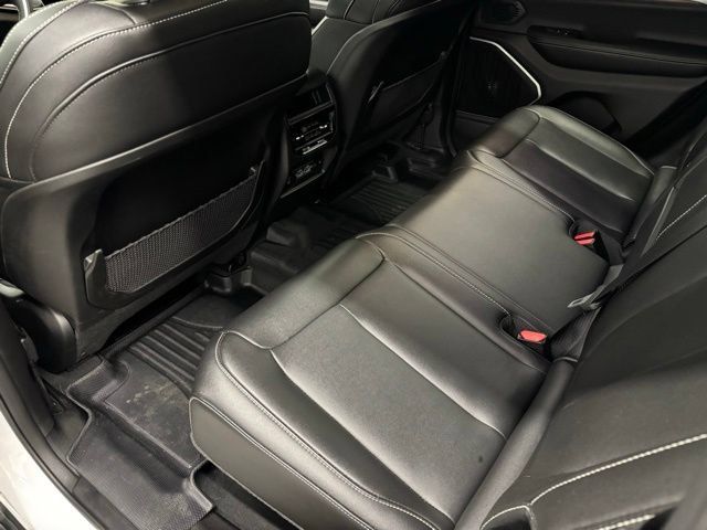 Used 2024 Jeep Grand Cherokee Limited w/ Black Appearance Package AWD/4WD image 12