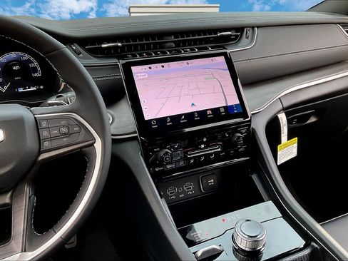 New 2025 Jeep Grand Cherokee Limited image 7